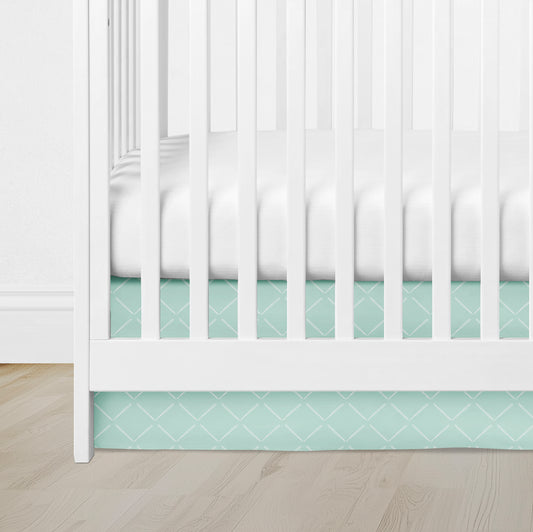 CRIB SKIRT - FAULTY ARROW IN SOFT MINT